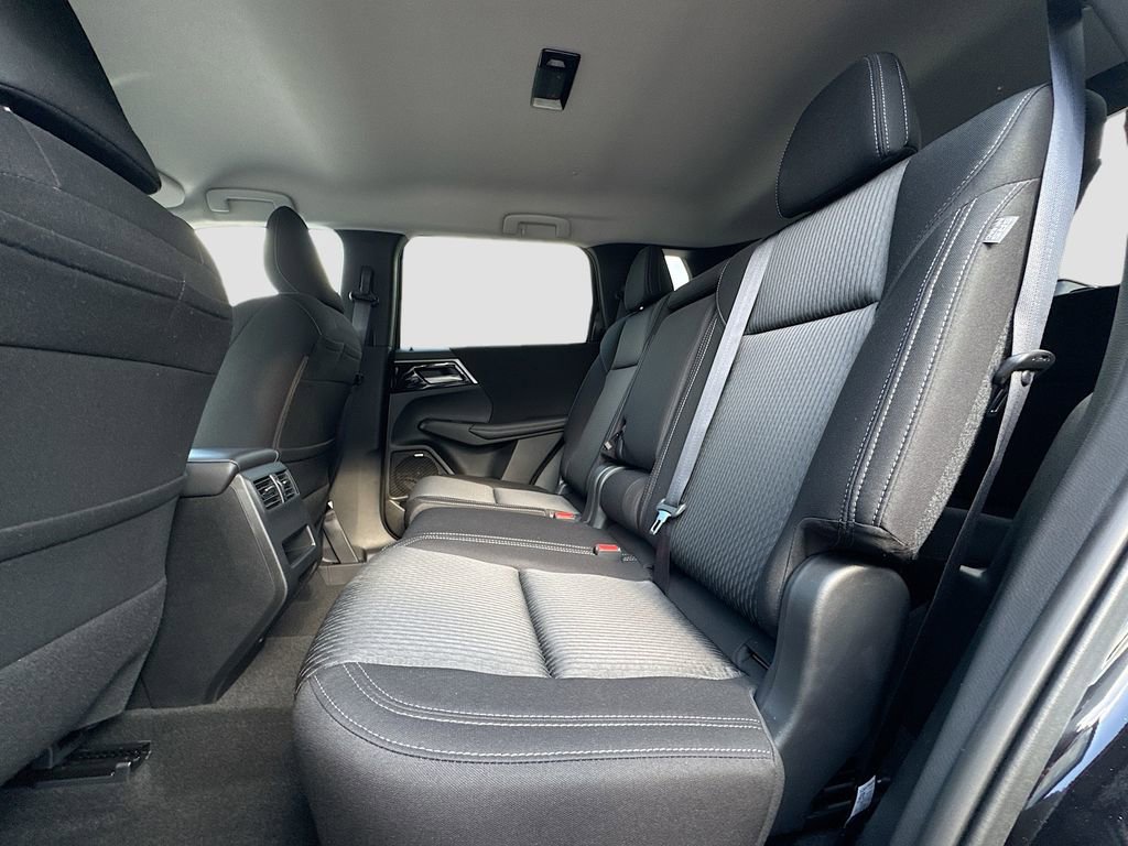 Used 2025 Mitsubishi Outlander ES image 25
