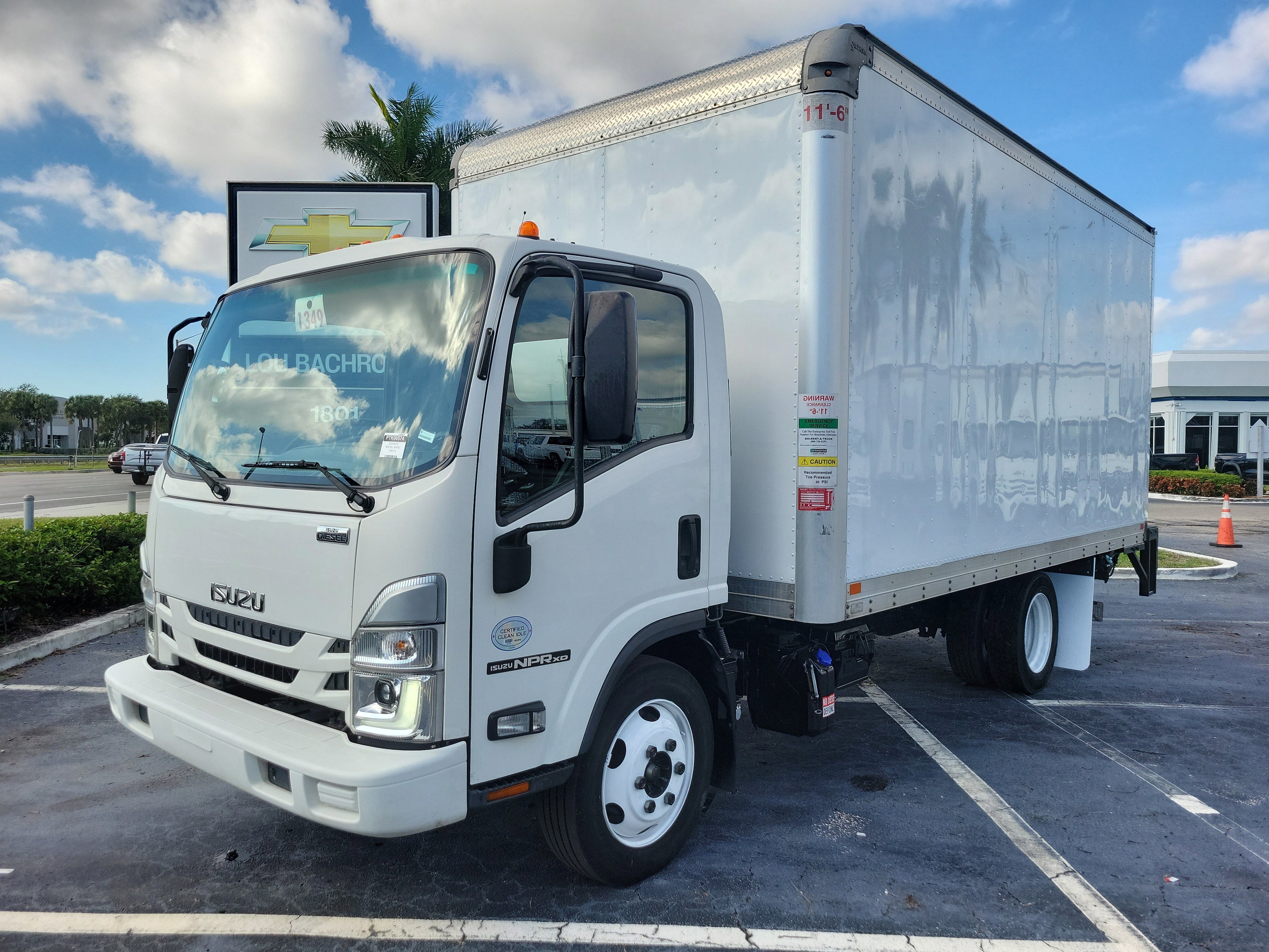 Used 2023 Isuzu NPR image 2