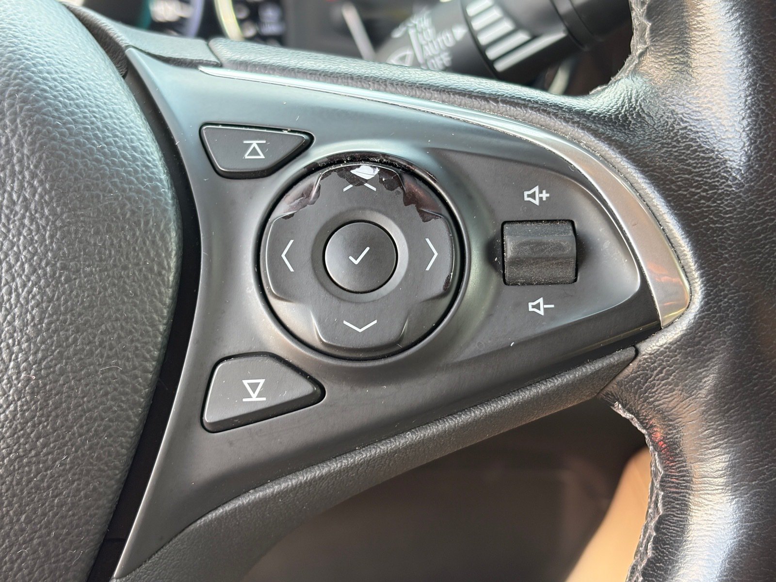 Used 2019 Buick Envision Premium AWD/4WD image 25