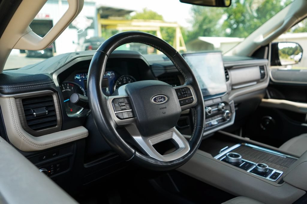 Used 2022 Ford Expedition Limited AWD/4WD image 6