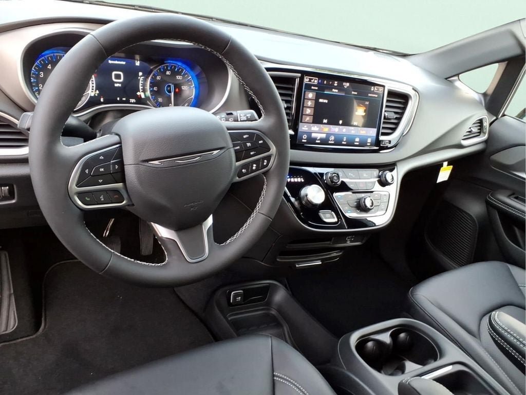 New 2027 Chrysler Pacifica LX FWD image 16