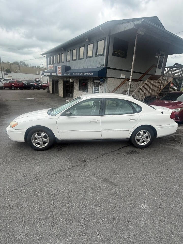 Used 2006 Ford Taurus SE FWD image 2