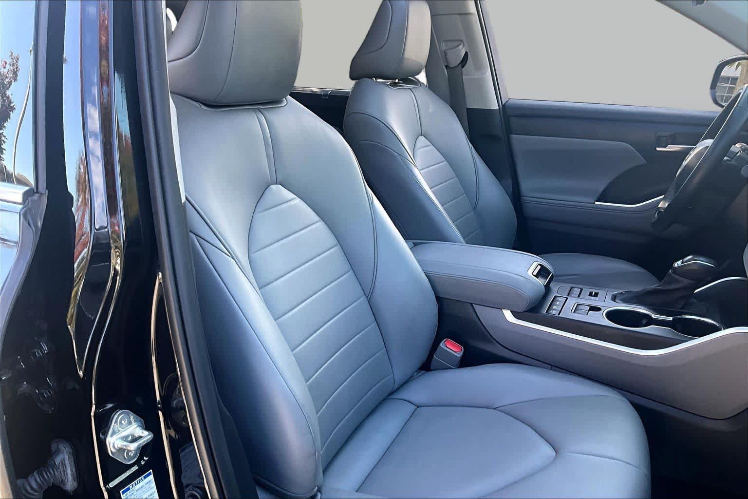 Used 2020 Toyota Highlander XLE AWD/4WD image 9