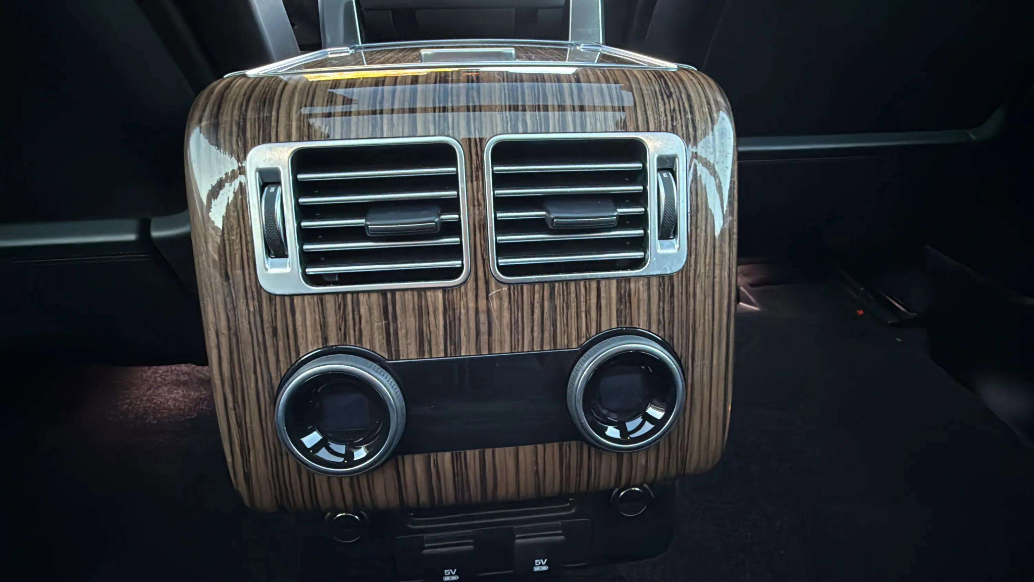 Used 2018 Land Rover Range Rover Long Wheelbase Supercharged image 39