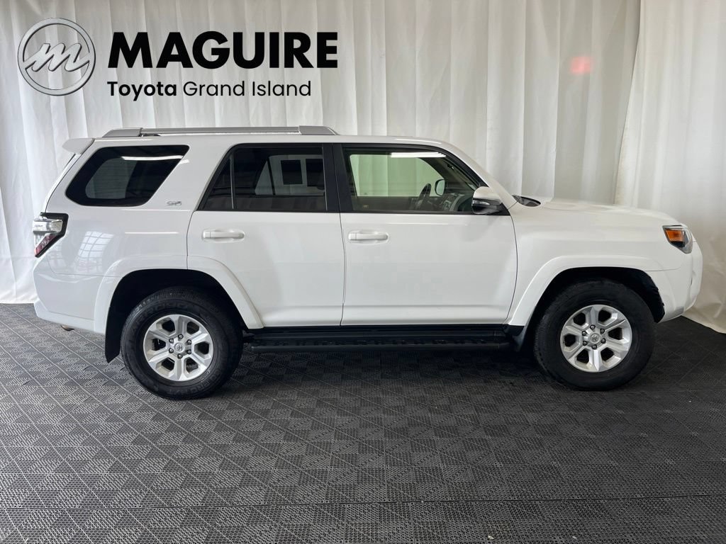 Used 2018 Toyota 4Runner SR5 Premium AWD/4WD image 2