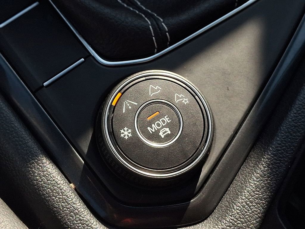 Certified 2023 Volkswagen Tiguan SE R-Line image 26