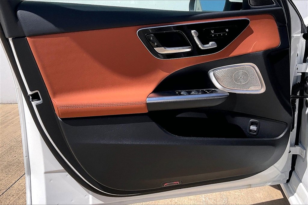 New 2025 Mercedes-Benz C 300 4MATIC Sedan image 10