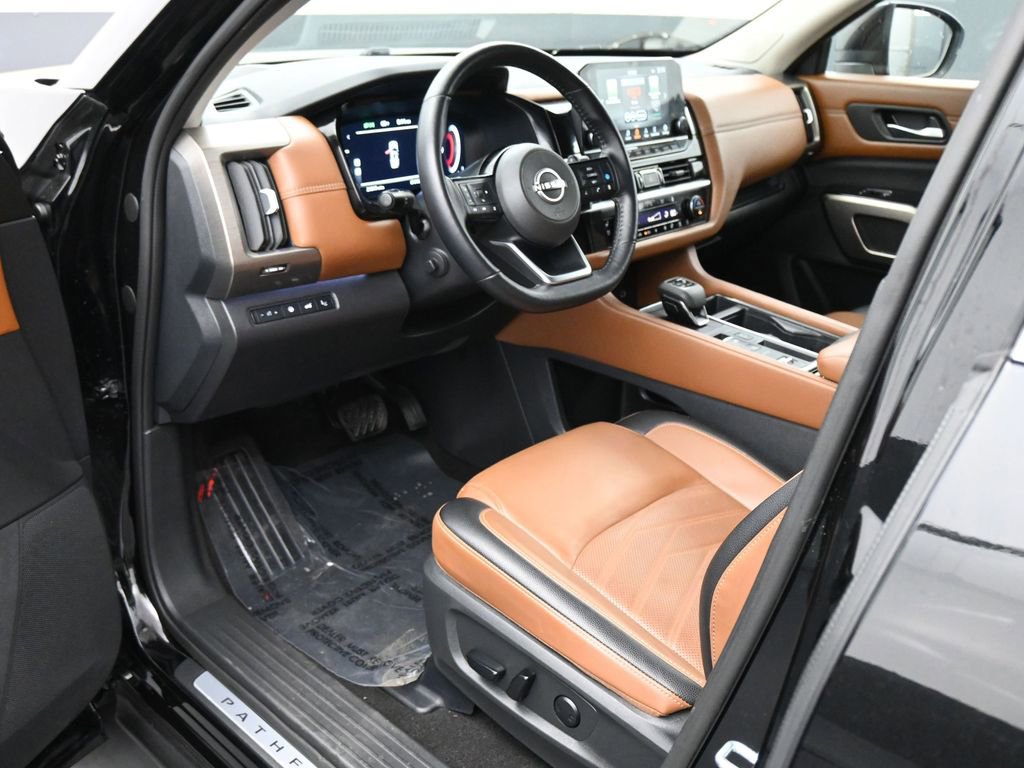 Used 2025 Nissan Pathfinder Platinum w/ Cargo Package FWD image 2