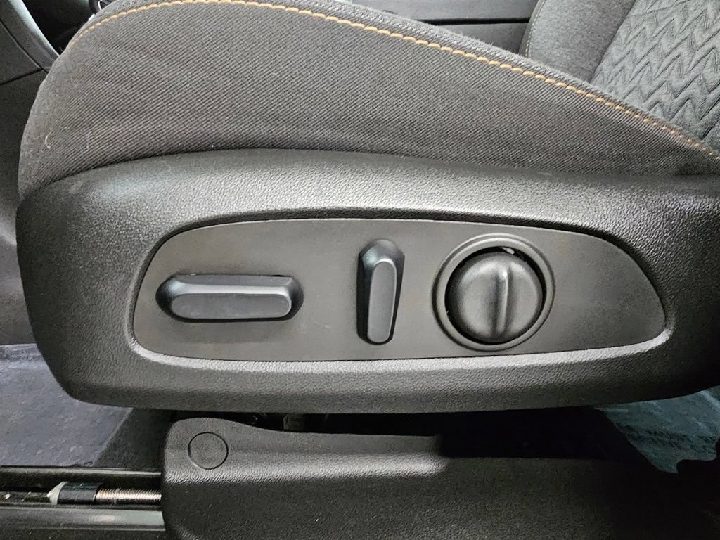 Certified 2024 Chevrolet Equinox LT FWD image 13