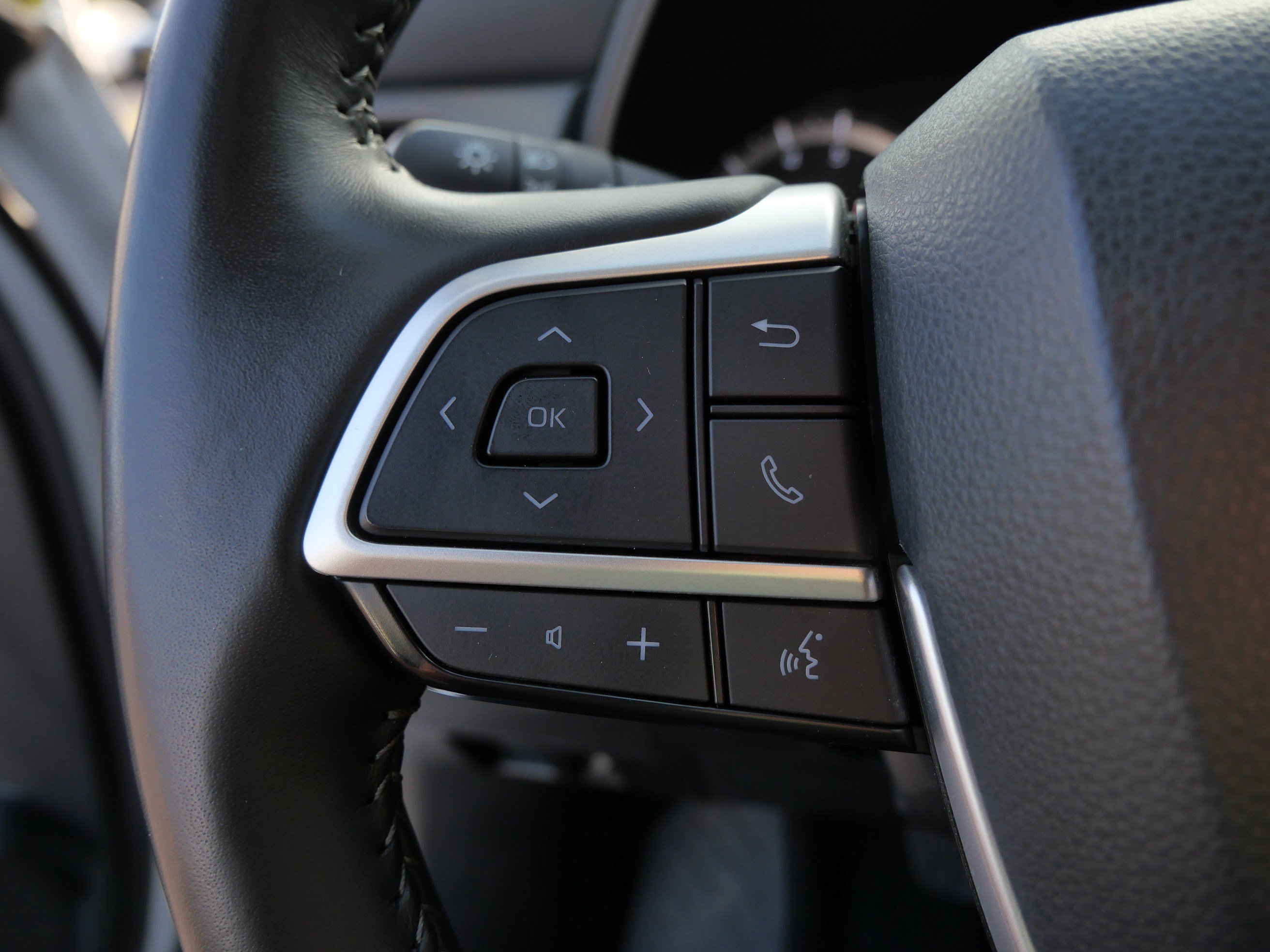 Used 2025 Toyota Highlander LE AWD/4WD image 27