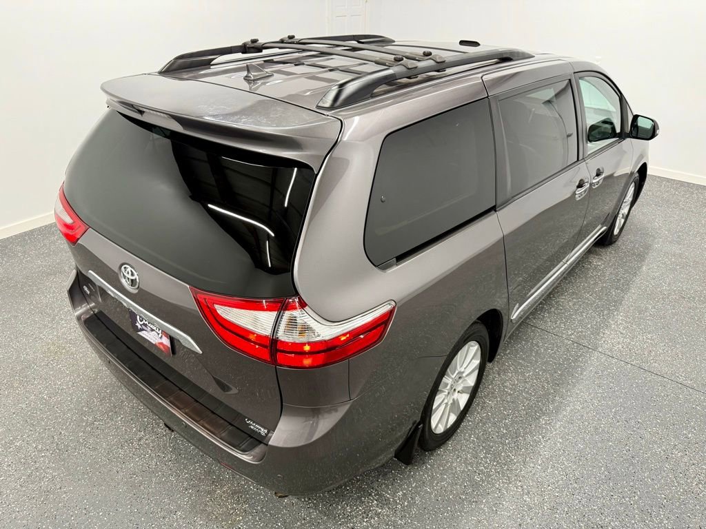 Used 2015 Toyota Sienna Limited image 9