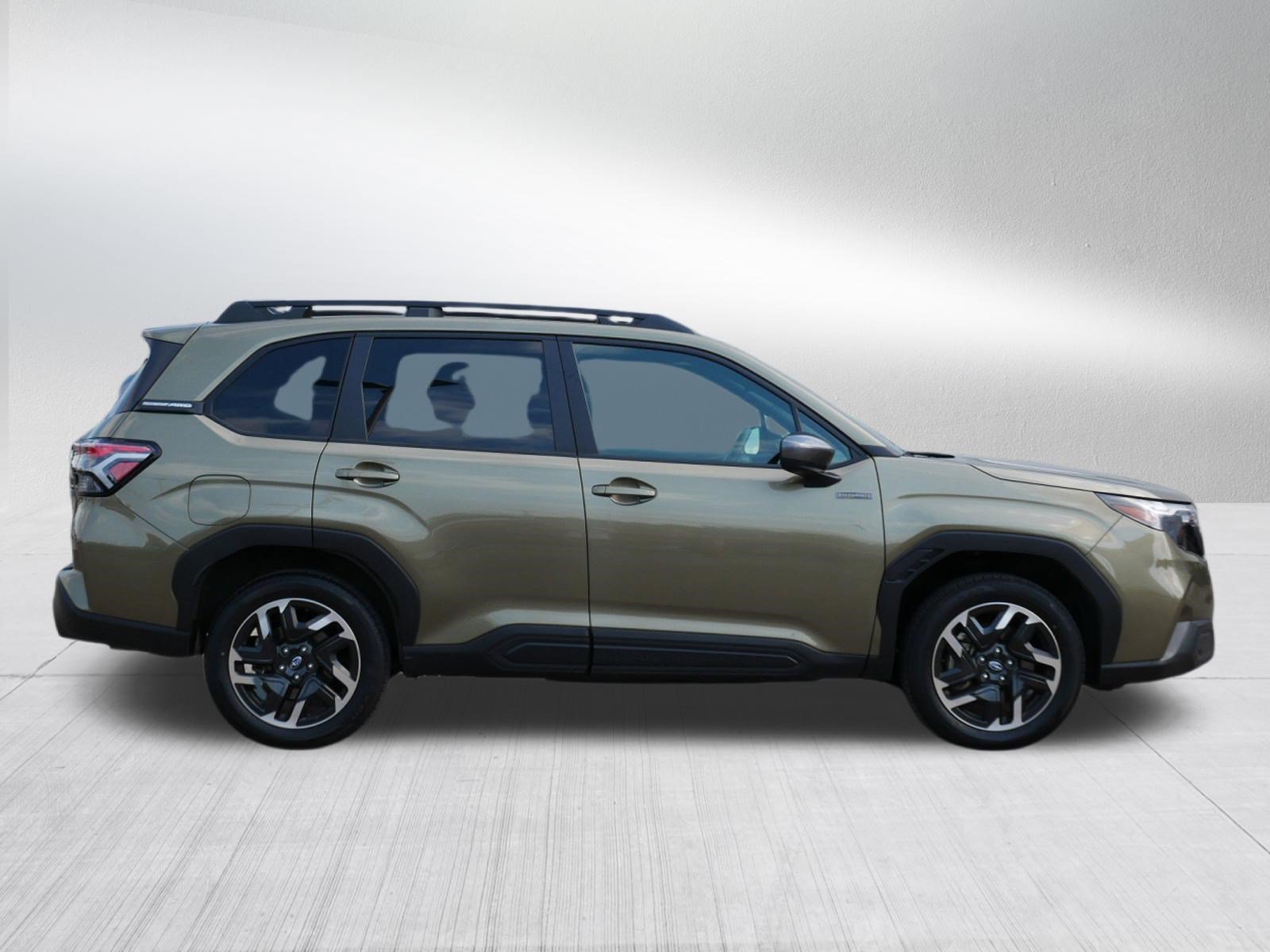 Used 2025 Subaru Forester Premium AWD/4WD image 8