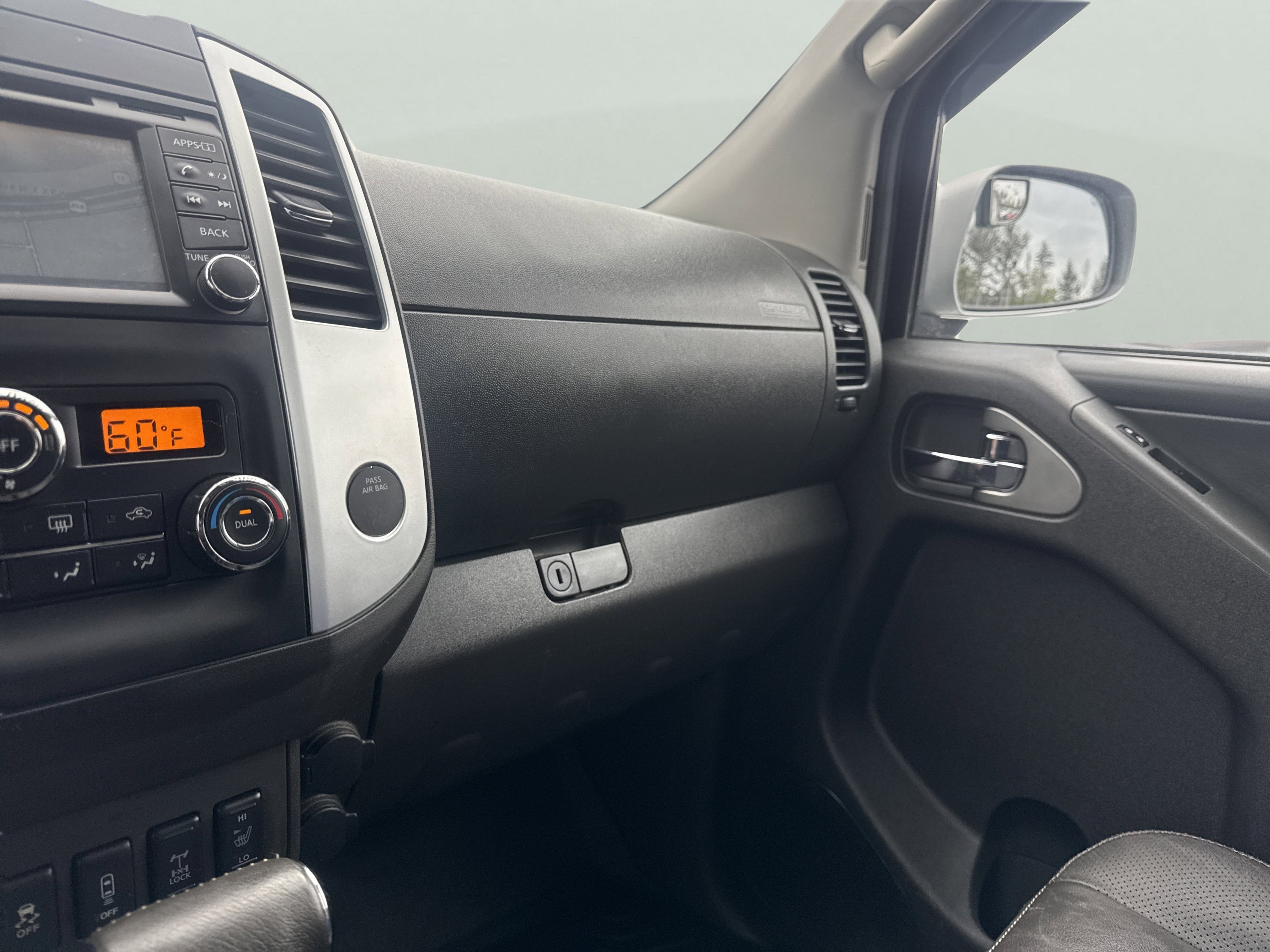 Used 2015 Nissan Frontier PRO-4X w/ Pro-4x Luxury Package AWD/4WD image 19