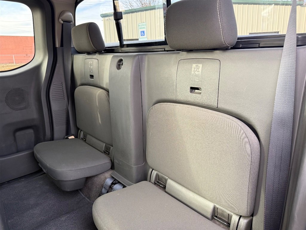 Used 2013 Nissan Frontier Desert Runner image 22