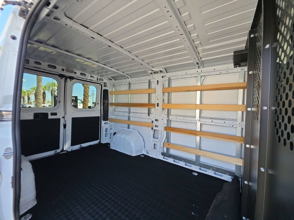 Used 2025 RAM ProMaster 2500 w/ U-Haul Equipment Group FWD image 21