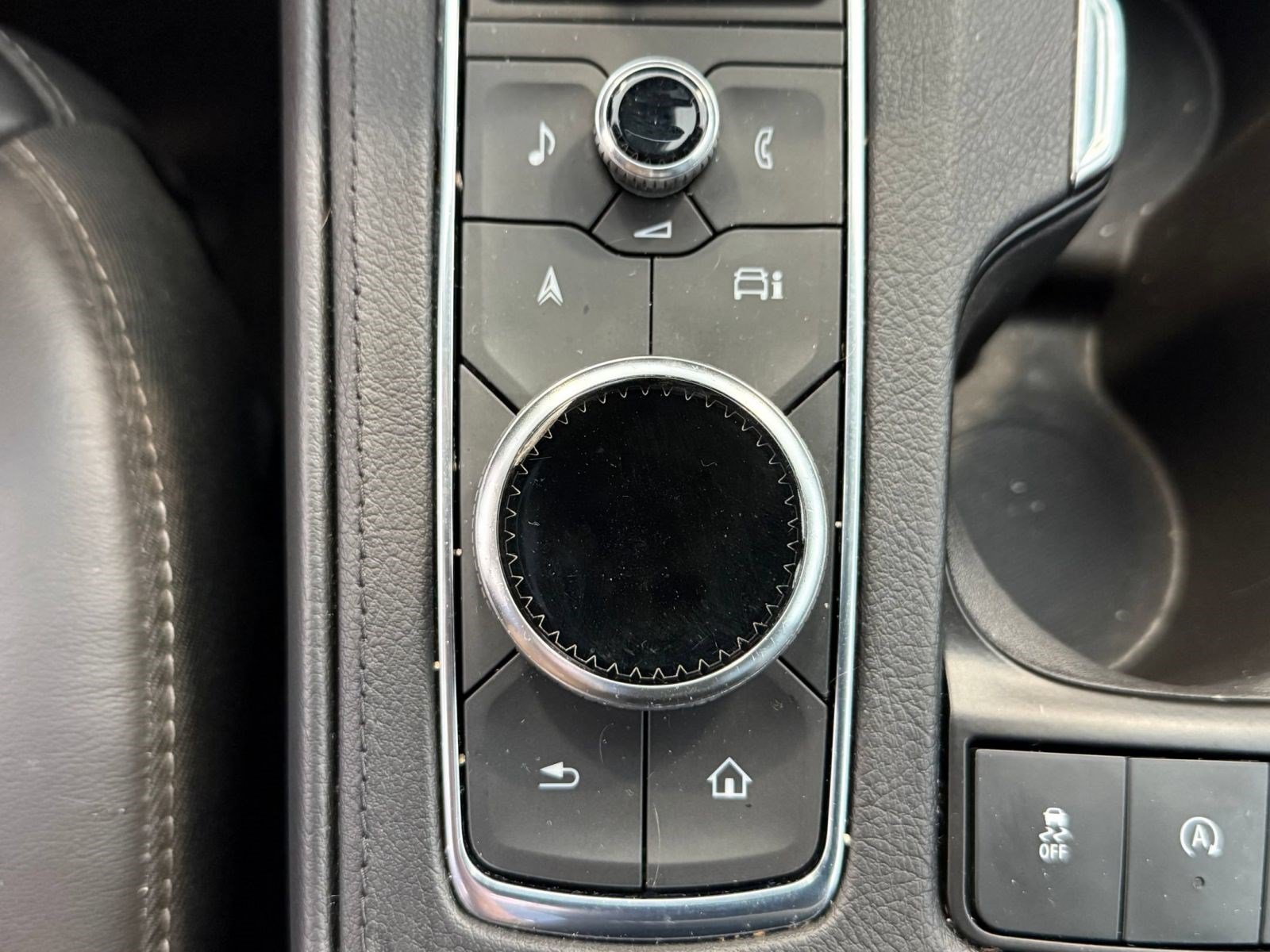 Used 2025 Cadillac XT4 Premium Luxury FWD image 23