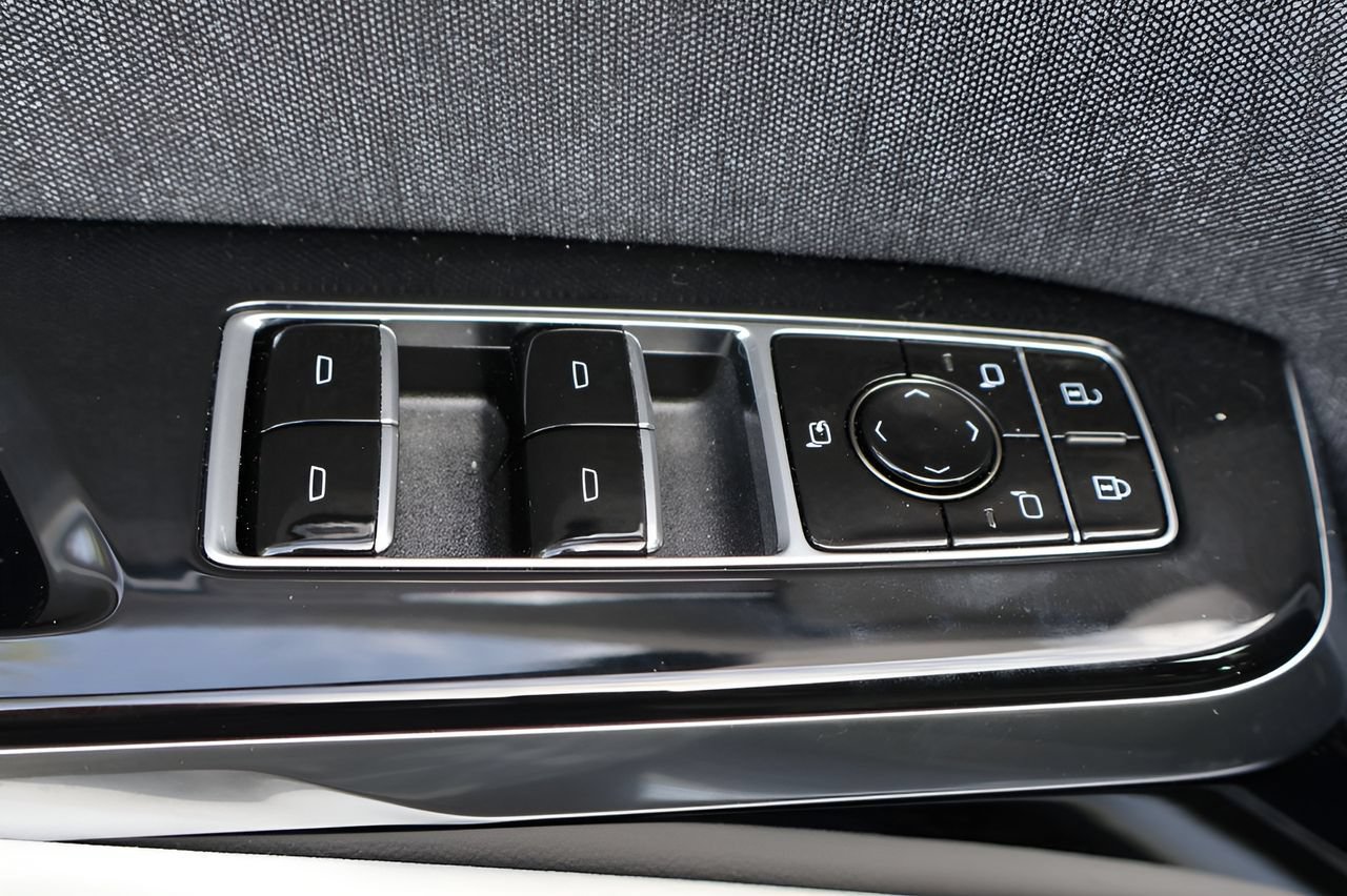 Used 2026 Cadillac Escalade Platinum Sport w/ LPO, ONYX Package AWD/4WD image 10