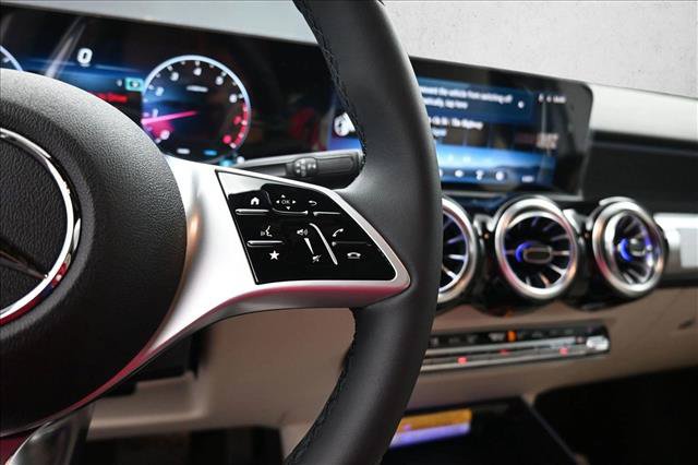 New 2026 Mercedes-Benz GLB 250 4MATIC image 16
