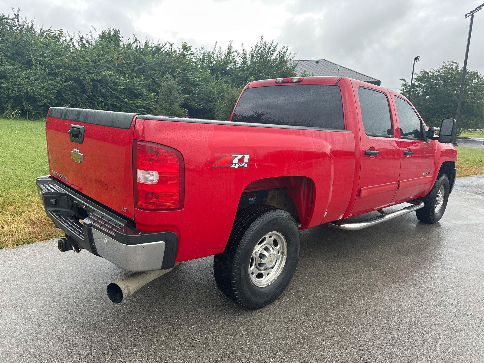 Used 2010 Chevrolet Silverado 2500 LT w/ Interior Plus Package AWD/4WD image 8