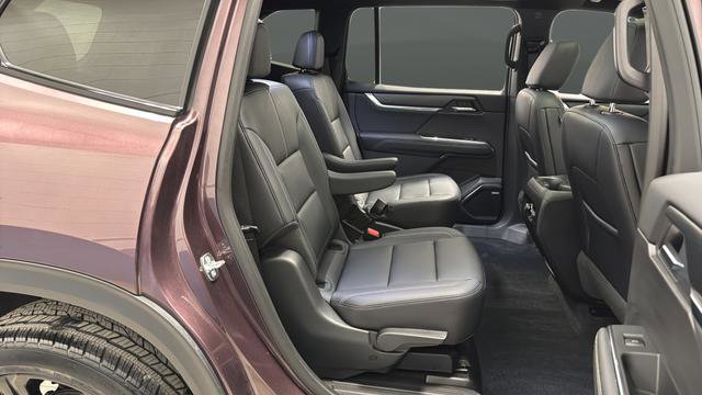 Used 2025 GMC Acadia Elevation w/ Elevation Premium Package image 26