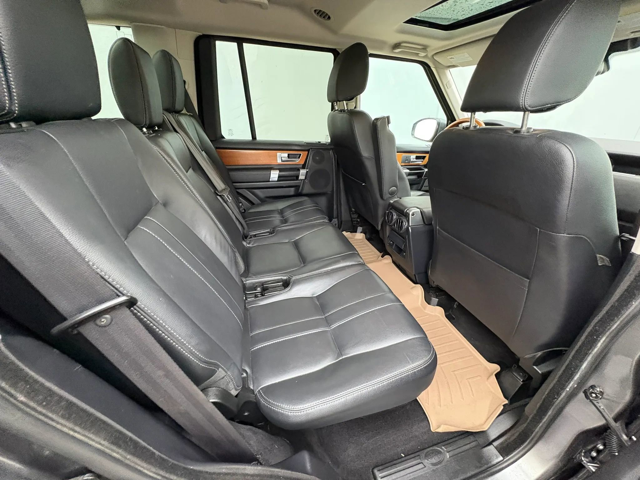 Used 2015 Land Rover LR4 HSE image 27