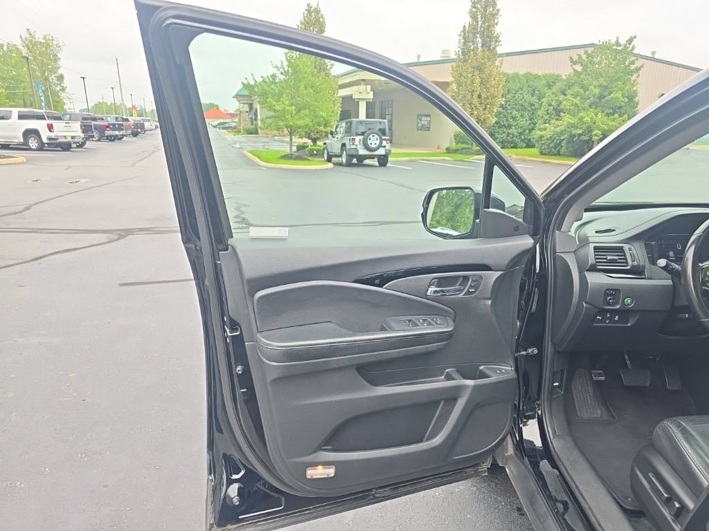Used 2019 Honda Pilot Touring image 12