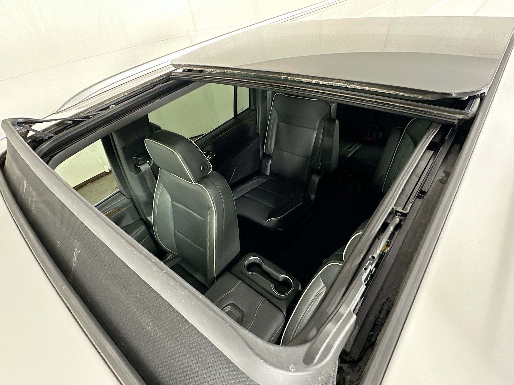 Used 2023 Chevrolet Suburban Premier image 22