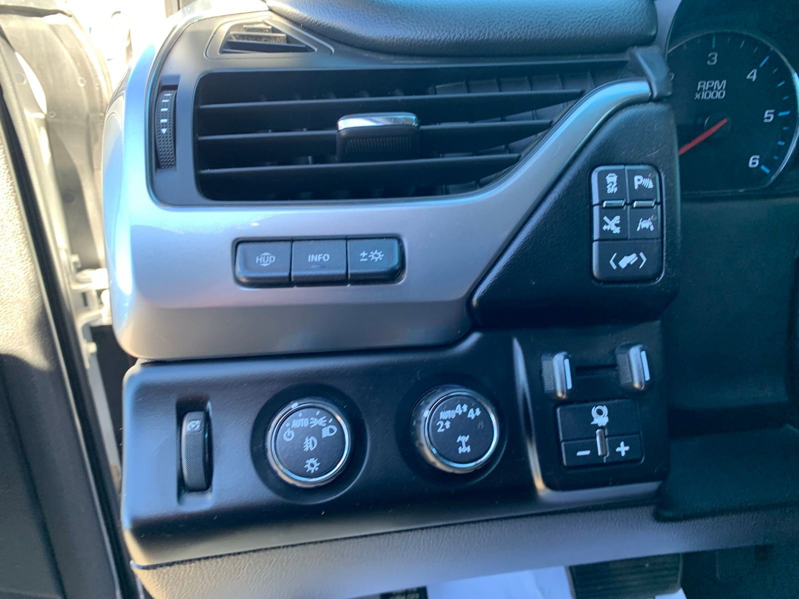 Used 2019 Chevrolet Tahoe Premier w/ Premier Plus Edition image 15