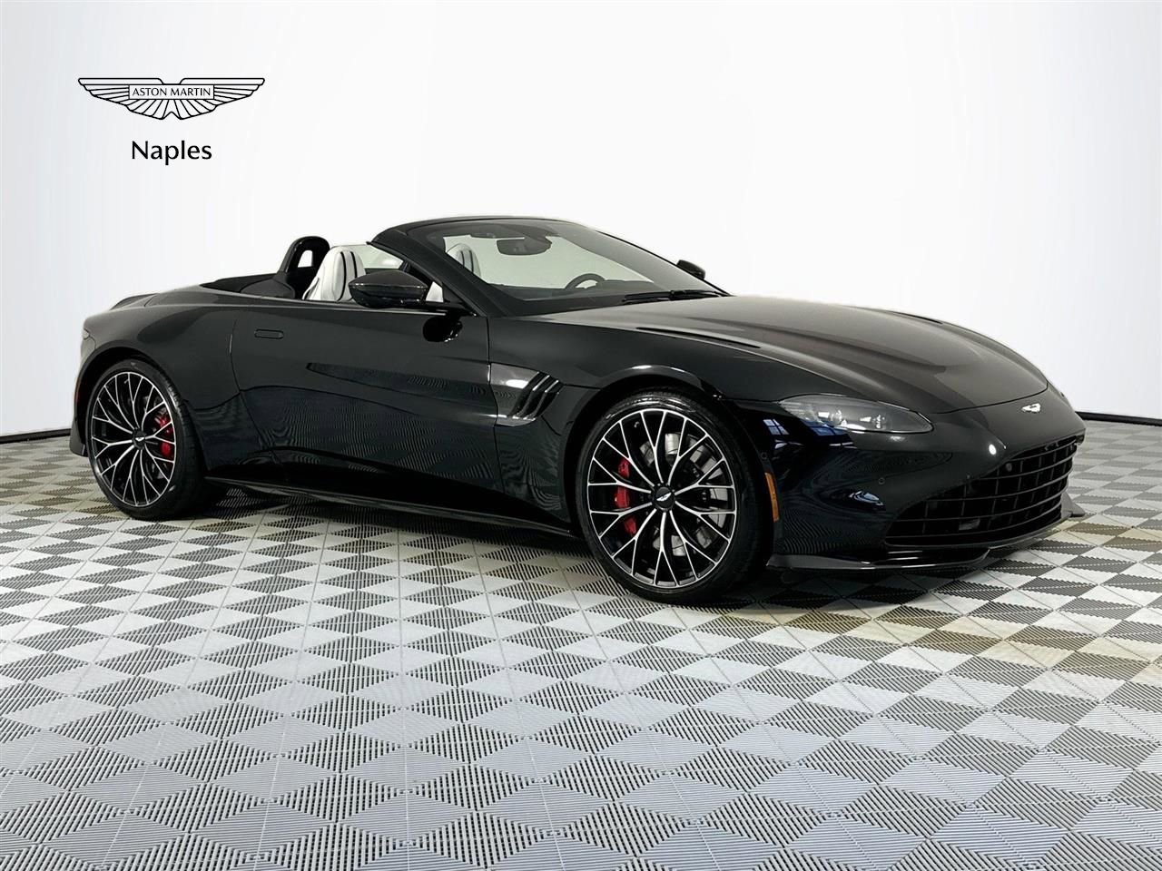 Used 2023 Aston Martin V8 Vantage Roadster image 1