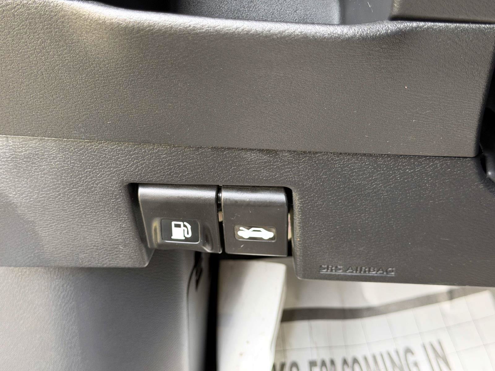 Used 2020 Nissan Kicks SR FWD image 17