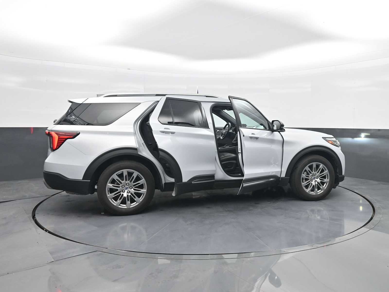 Certified 2025 Ford Explorer Platinum RWD image 51