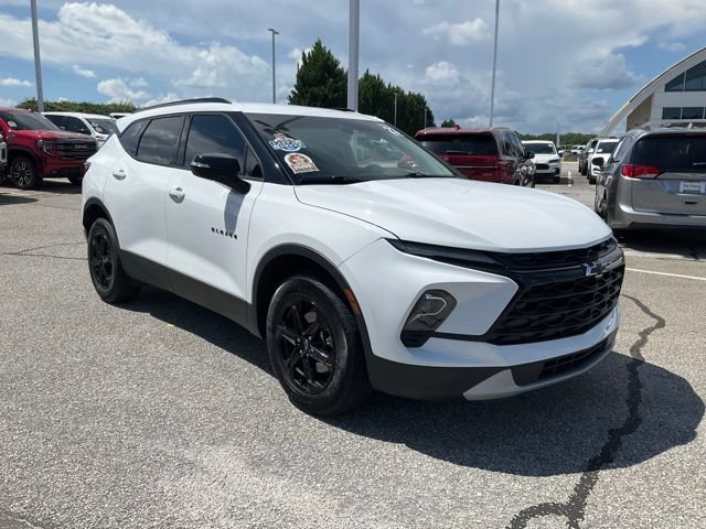 Used 2023 Chevrolet Blazer LT w/ Midnight/Sport Edition FWD image 3