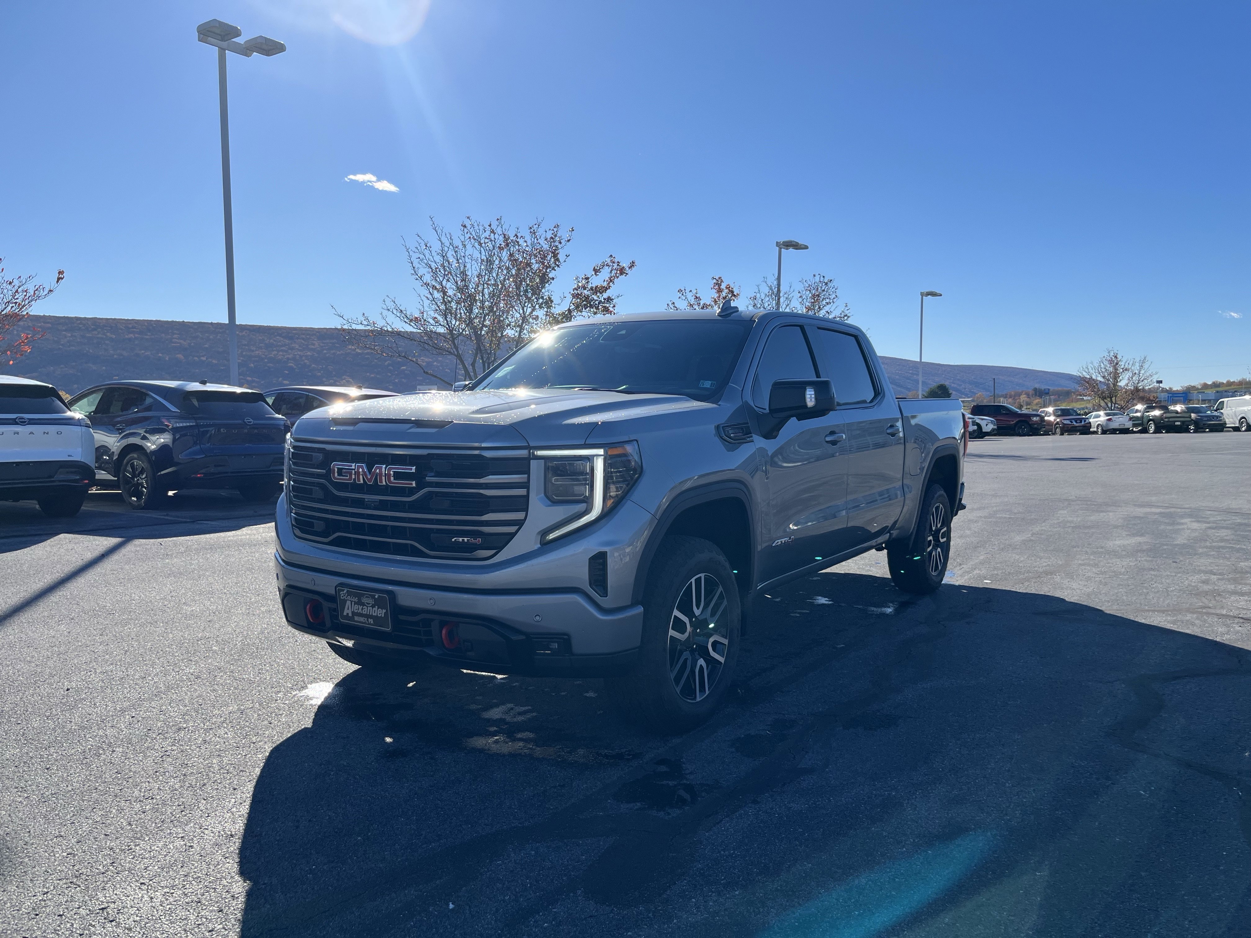 Used 2024 GMC Sierra 1500 AT4 w/ Technology Package image 9