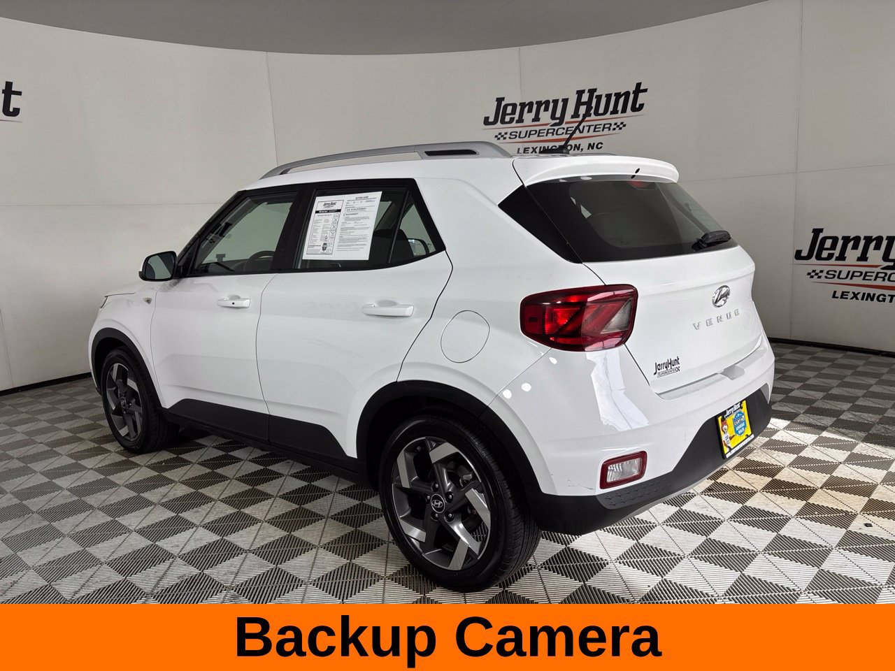 Used 2025 Hyundai Venue SEL FWD image 9