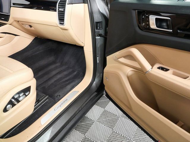 Used 2020 Porsche Cayenne AWD w/ Premium Package Plus image 27