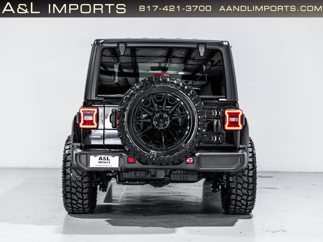 Used 2023 Jeep Wrangler Unlimited Sahara w/ LED Lighting Group AWD/4WD image 13