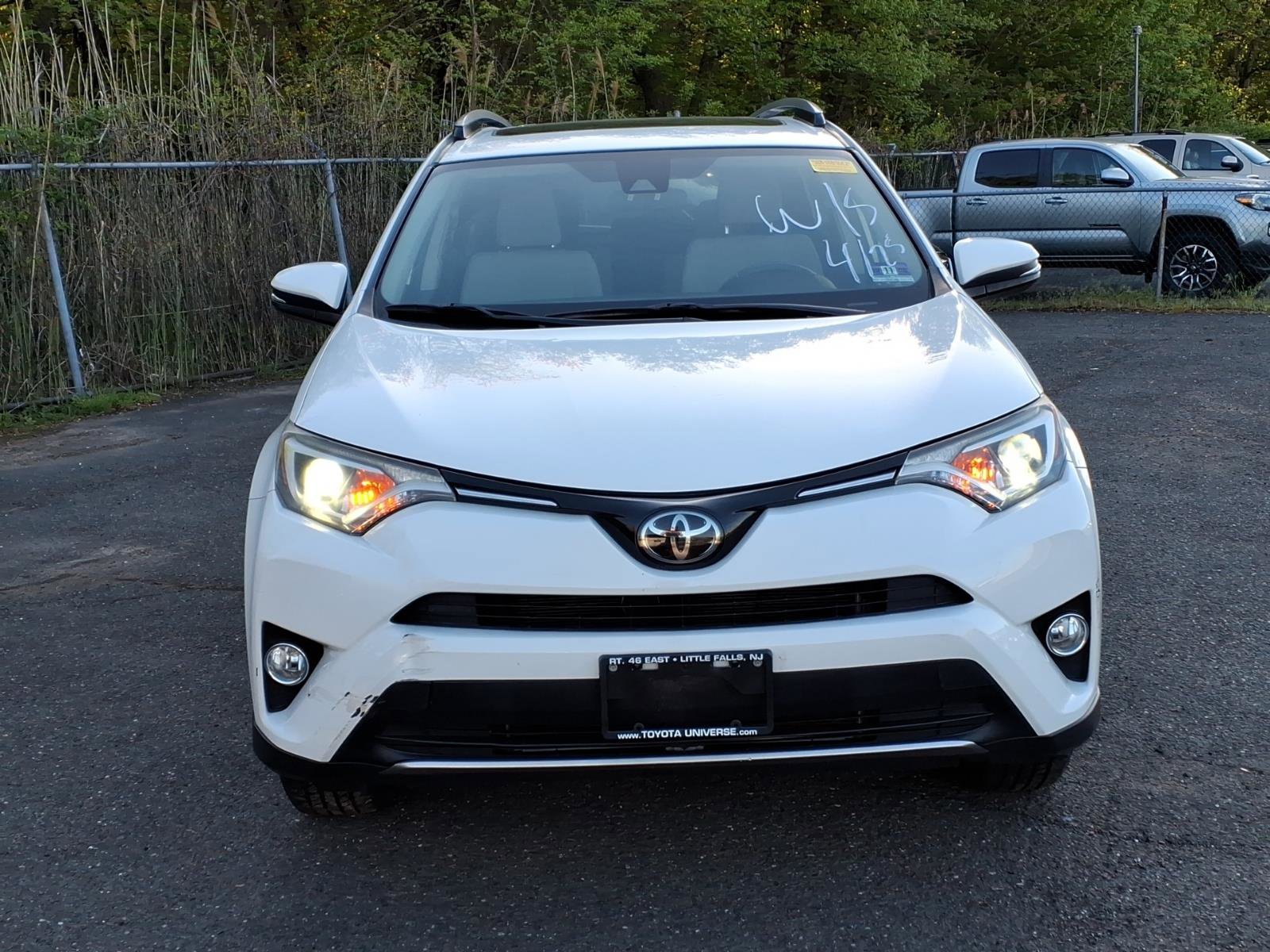 Used 2018 Toyota RAV4 XLE AWD/4WD image 2