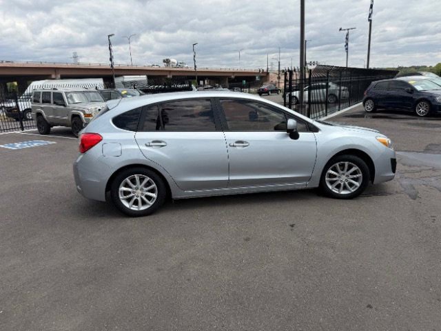 Used 2013 Subaru Impreza 2.0i Premium AWD/4WD image 12