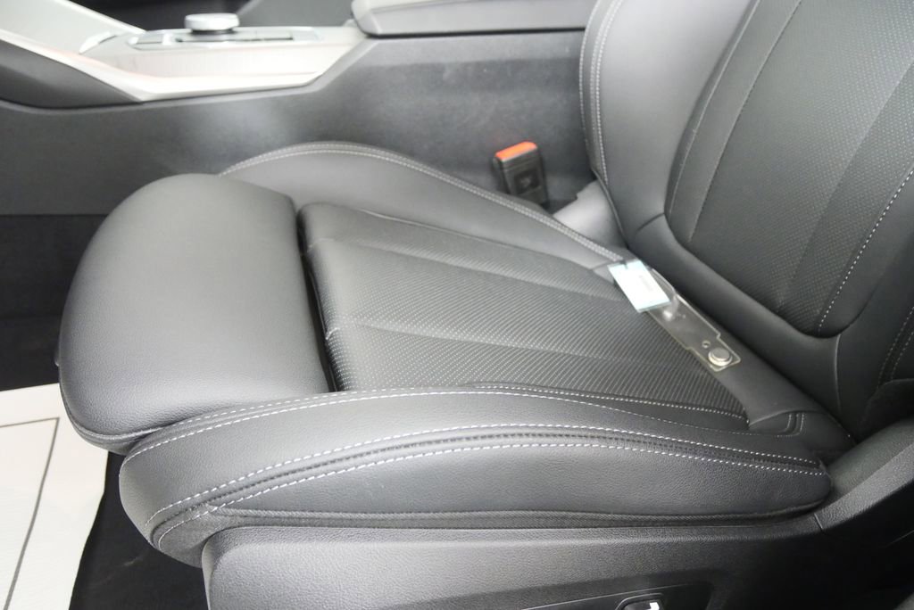 Certified 2025 BMW 330i Sedan RWD image 9