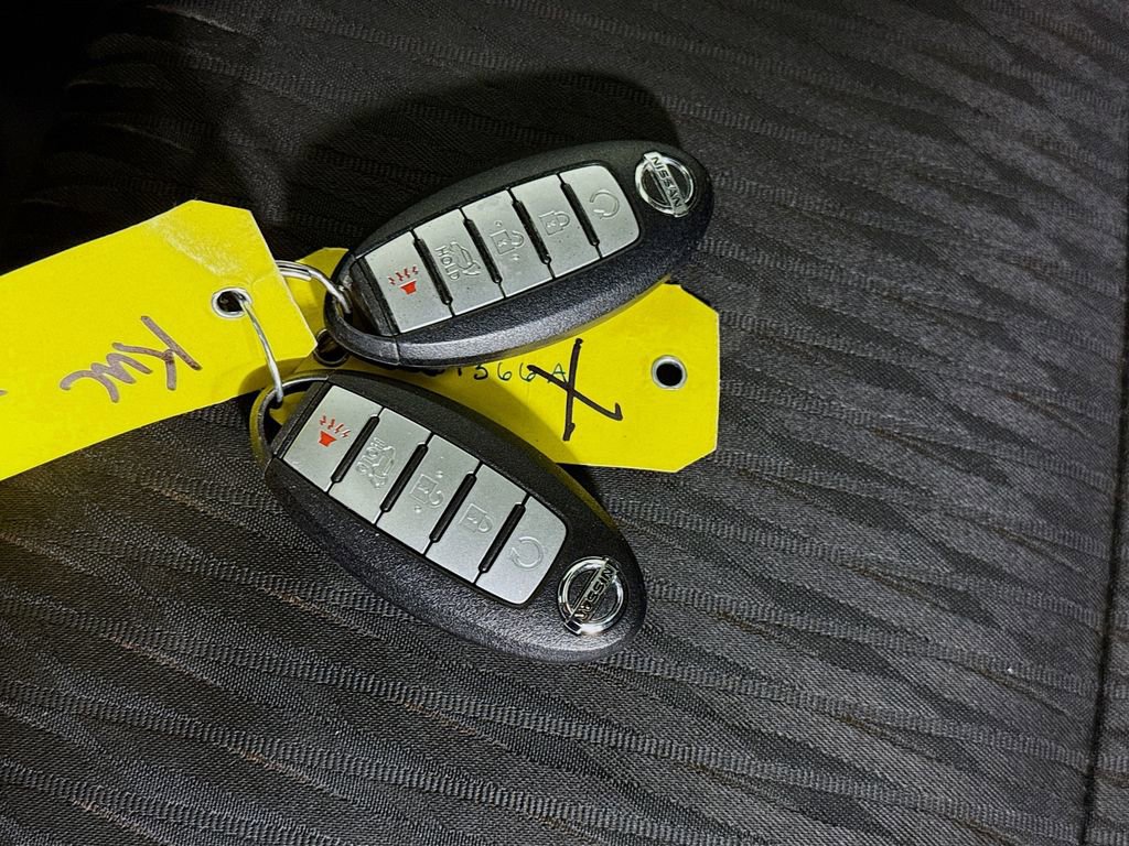 Used 2018 Nissan Rogue SV w/ Sun & Sound Touring Package image 34