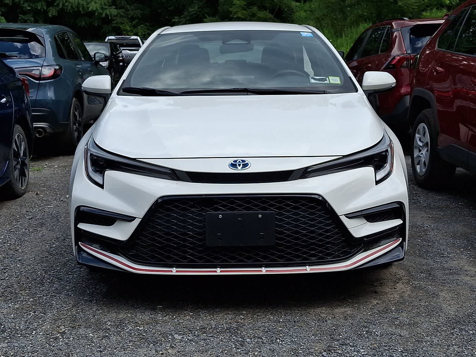 Used 2023 Toyota Corolla SE AWD/4WD image 3