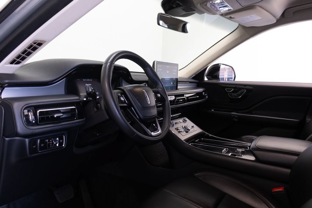 Used 2023 Lincoln Aviator AWD image 19