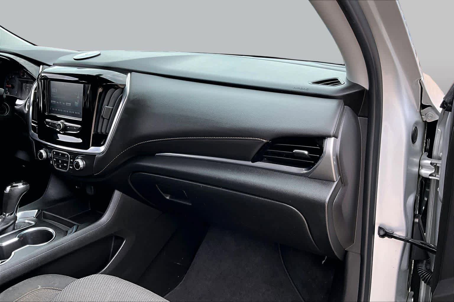 Used 2019 Chevrolet Traverse LS w/ LPO, Blackout Package FWD image 18