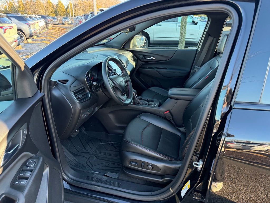 Used 2023 Chevrolet Equinox RS w/ RS Leather Package image 11