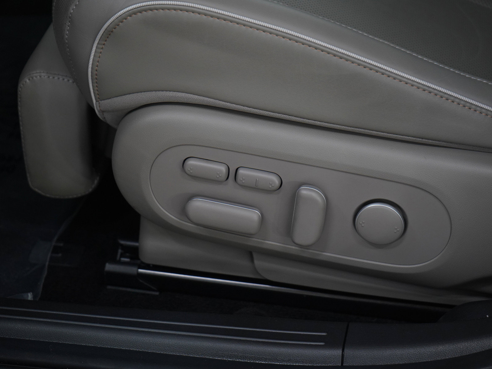 Certified 2024 Hyundai Ioniq 5 Limited AWD/4WD image 22
