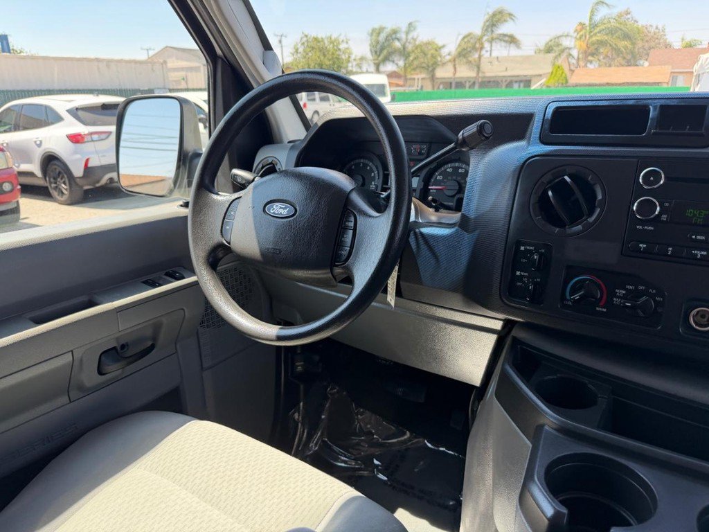 Used 2009 Ford E-350 and Econoline 350 Super Duty Wagon RWD image 24