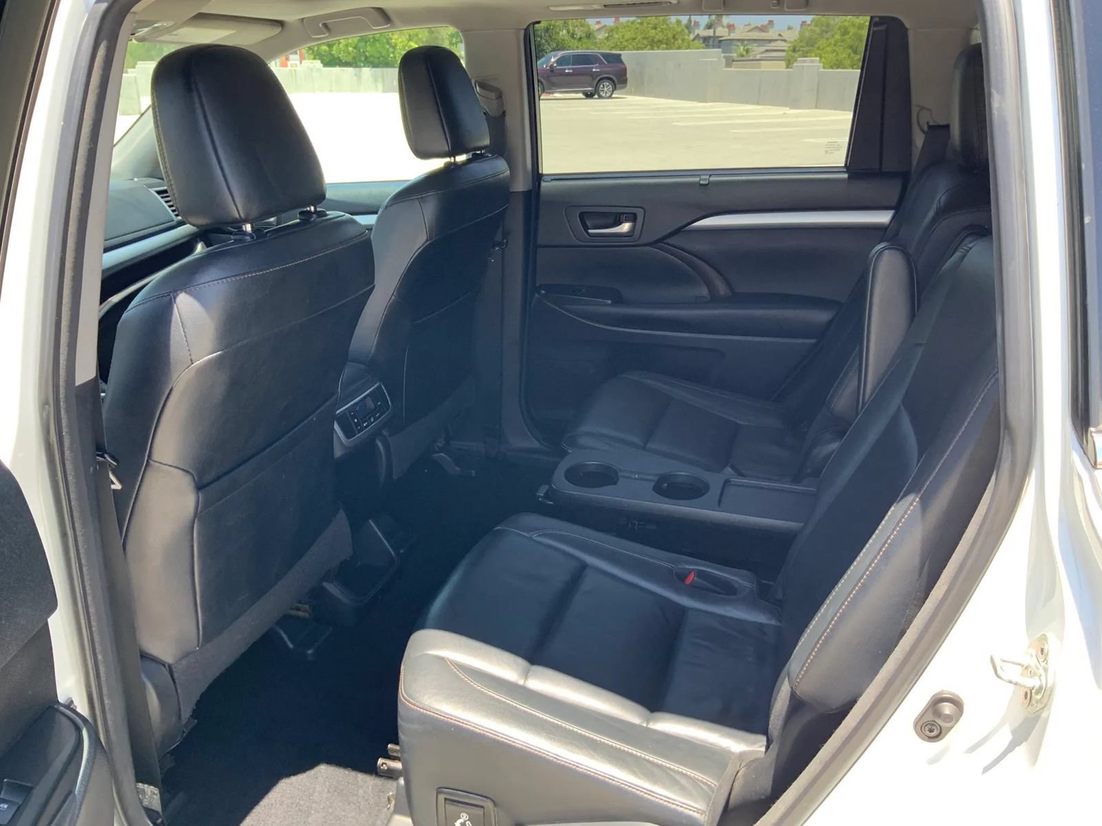 Used 2018 Toyota Highlander XLE FWD image 12