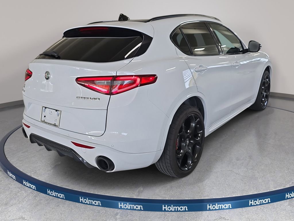 Used 2022 Alfa Romeo Stelvio Veloce AWD/4WD image 7