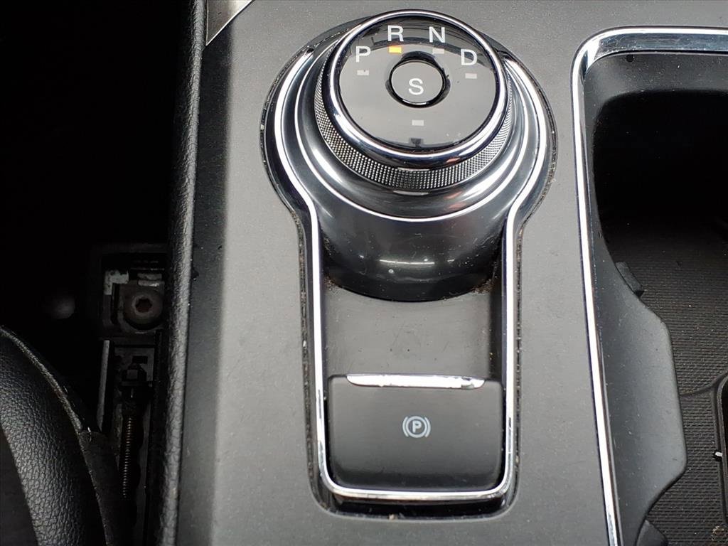 Used 2017 Ford Fusion SE w/ Equipment Group 201A image 18