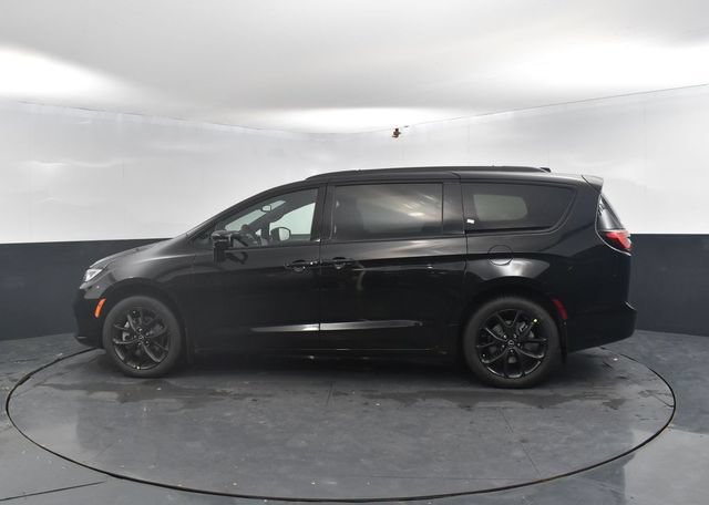 New 2026 Chrysler Pacifica Limited w/ S Appearance Package AWD/4WD image 5
